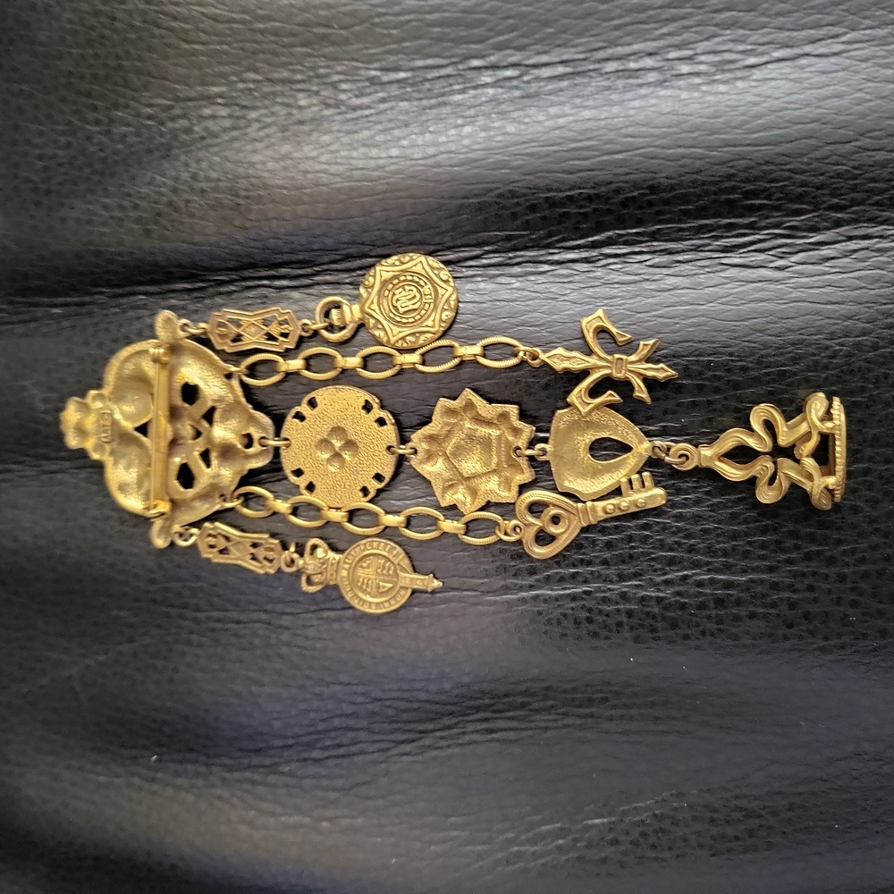 Brass Chatelaine Brooch Fancy Dangling Asain Motif Signed "ART" Coro Sty… - Picture 7 of 11